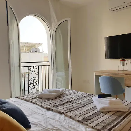 Hammock Vibes Town House לינה וארוחת בוקר